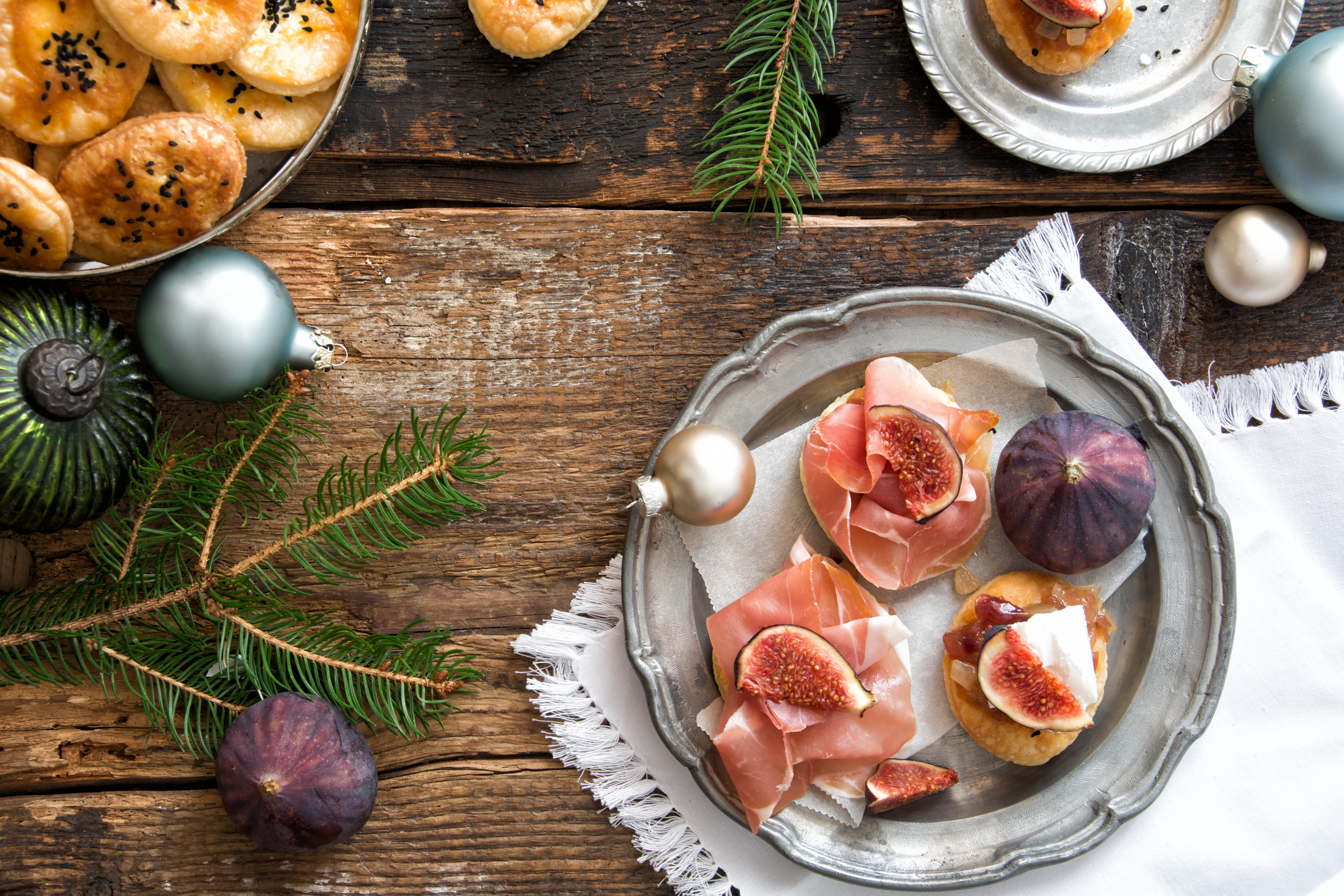 Pikanter Snack mit Prosciutto, Ziegenfrischkäse &amp; Feigen Rezept | Fini ...